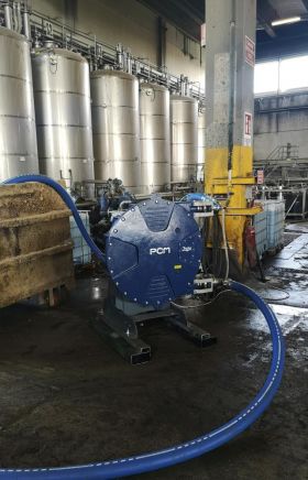 Pompă peristaltică PCM Delasco DX80 montată într-o instalație industrială